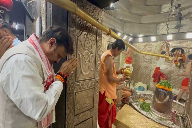 उपमुख्यमंत्री शुक्ल ने बाबा महाकाल के किए दर्शन, की प्रदेशवासियों के कल्याण की प्रार्थना