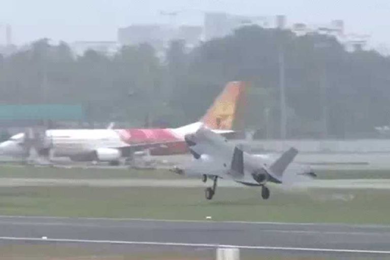 F-35B ने केरल से उड़ान भर रचा इतिहास, ब्रिटिश रॉयल नेवी को एक महीने बाद करना पड़ा इंतजार-वीडियो