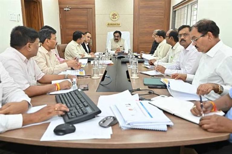 लोक निर्माण विभाग की रणनीतियों पर मंथन, मंत्री की अध्यक्षता में बैठक आयोजित