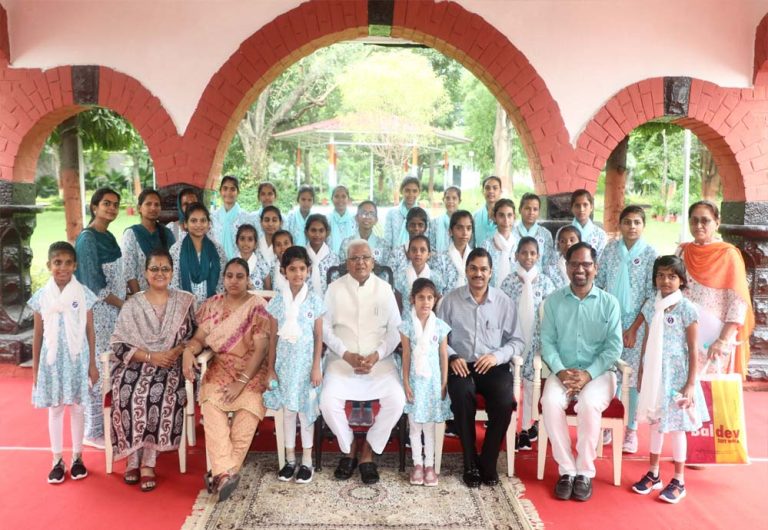 राज्यपाल का सांकेतिक भाषा में बहुदिव्यांग बालिकाओं ने जताया आभार