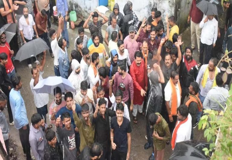 भोपाल के टीटी नगर में सामाजिक तनाव की आहट, हिंदुओं के मकान बिकने के पोस्टर और पलायन की चर्चाएं