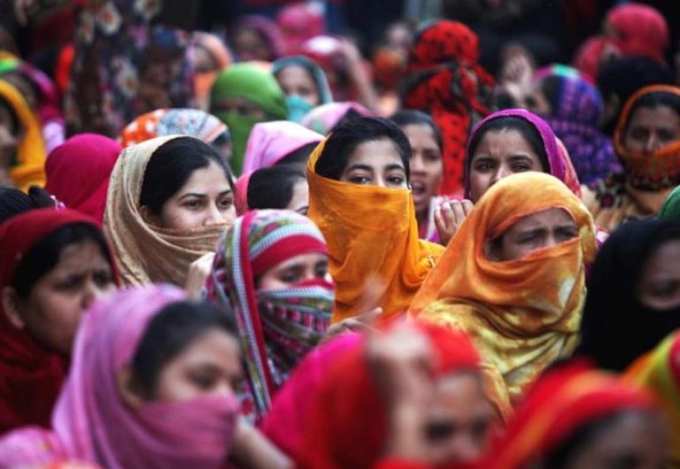 बांग्लादेश : शॉर्ट ड्रेस और लेगिंग पर बैन लगाने वाला निर्देश बैंकों को पड़ा भारी, गवर्नर ने उठाई वापसी की तल्खी
