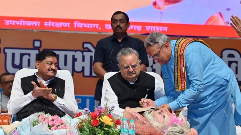डॉ. रमन सिंह बोले – गरीबों तक अच्छा राशन पहुँचाना सरकार की प्राथमिक जिम्मेदारी