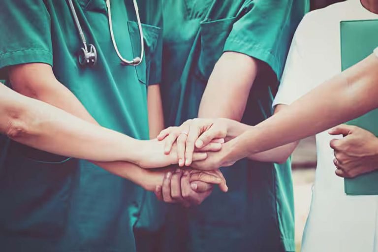 MBBS और PG मेडिकल कोर्स की फीस में भारी बढ़ोतरी, छात्रों पर बढ़ा आर्थिक बोझ