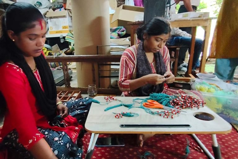 MP की महिलाओं की अनोखी पहल: राखी बांधो, पेड़ उगाओ!