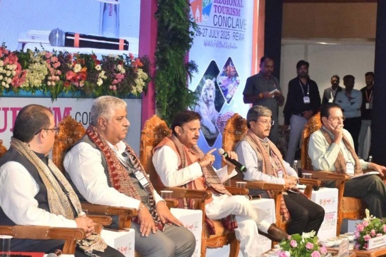 मध्यप्रदेश के पर्यटन क्षेत्र निवेशकों को कर रहे हैं आकर्षित: उप मुख्यमंत्री शुक्ल