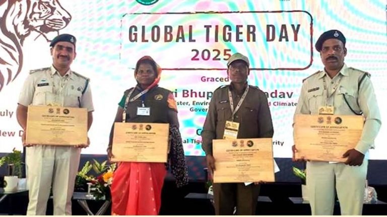 केन्द्रीय वन एवं पर्यावरण मंत्री यादव ने प्रदेश के वनकर्मियों को किया सम्मानित