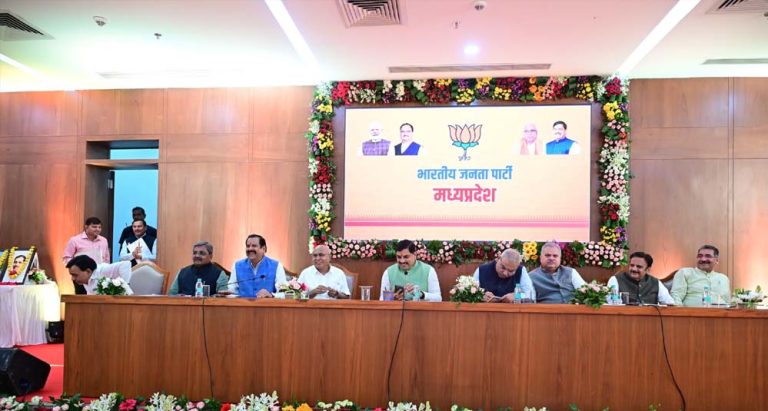 प्रभारी मंत्रियों और जिलाध्यक्षों की CM हाउस में बैठक, खंडेलवाल बोले- मेरा चयन संगठन की मर्जी से हुआ