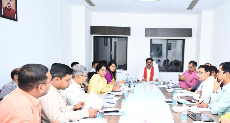 हमर छत्तीसगढ़ योजना के तहत प्रथम चरण में बस्तर के जनप्रतिनिधियों को मिलेगा राजधानी में प्रशिक्षण-उपमुख्यमंत्री शर्मा