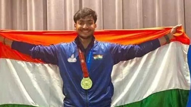 बर्मिंघम में हो रहे वर्ल्ड पुलिस एंड फायर गेम्स में शेखर ने जीता रजत पदक