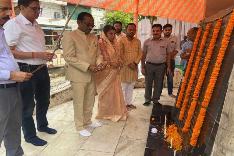 औद्योगिक क्षेत्र बलियरी में विस्‍फोट से शहीद हुए श्रमिकों के स्‍मारक पुष्प अर्पित कर दी गई श्रद्धांजलि