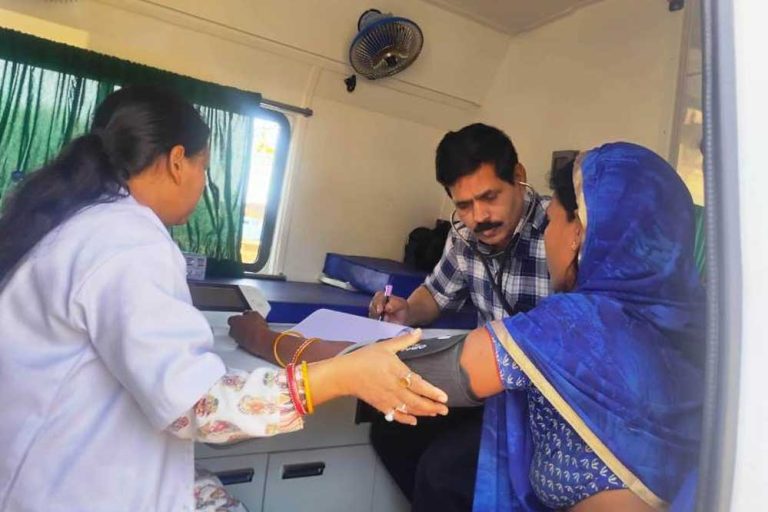 मध्य प्रदेश के आदिवासी इलाकों के लिए 5 संजीवनी मोबाइल यूनिट लगाई गई, थ्रोट और ब्रेस्ट कैंसर समेत कई बीमारियों की स्क्रीनिंग