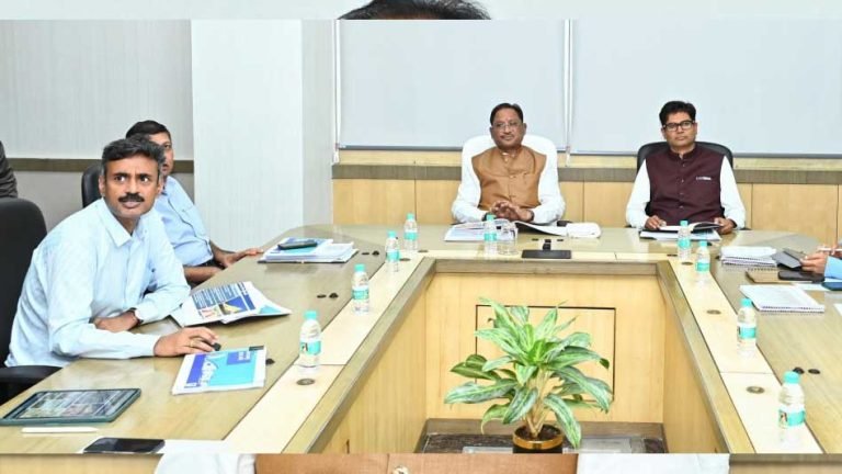 मुख्यमंत्री ने कहा कि नवा रायपुर का सुव्यवस्थित विकास सरकार की पहली प्राथमिकता