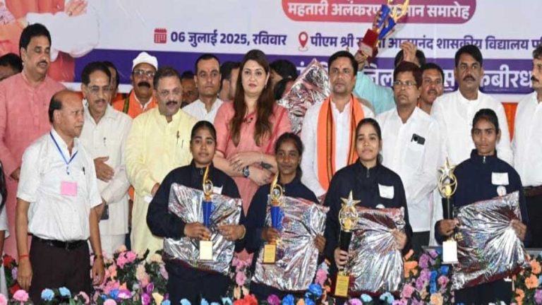 मुख्यमंत्री विष्णुदेव साय ने कहा – समावेशी विकास और सुशासन से बनेगा सशक्त छत्तीसगढ़रू पंडरिया के समग्र विकास के लिए की कई महत्वपूर्ण घोषणाएँ