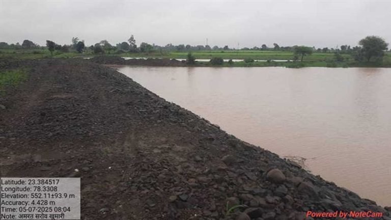 2500 से अधिक खेत तालाबों का हुआ निर्माण और 1600 से अधिक कूप रिचार्ज