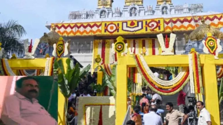 चर्च में छिपकर प्रार्थना करने जाते थे तिरुपति मंदिर के AEO, TTD ने सस्पेंड किया