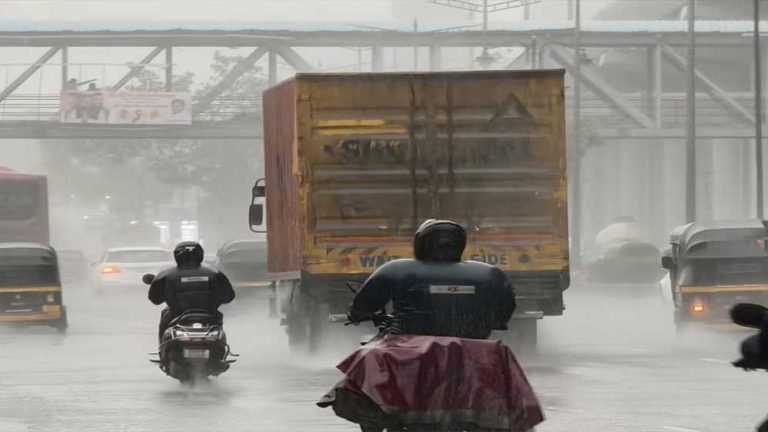 मध्यप्रदेश में लगातार तेज बारिश का दौरा जारी,  उफान पर नर्मदा, 35 जिलों में आज भारी बारिश का अलर्ट, अगले 4 दिन जमकर होगी बरसात