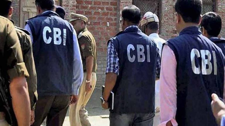 ‘स्पेशल 26’ की तर्ज पर लूट! फर्जी CBI अफसर बनकर रिश्तेदार के घर डाला छापा