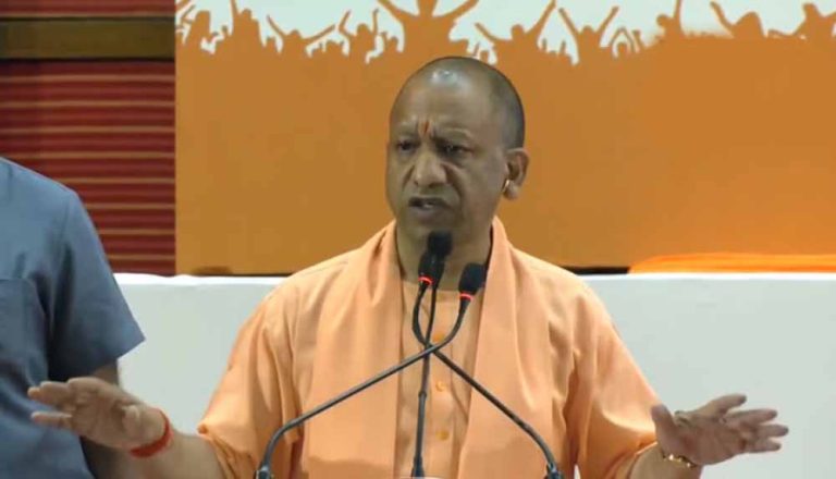 देश की एकता के प्रहरी हैं हमारे सैनिक: सीएम योगी