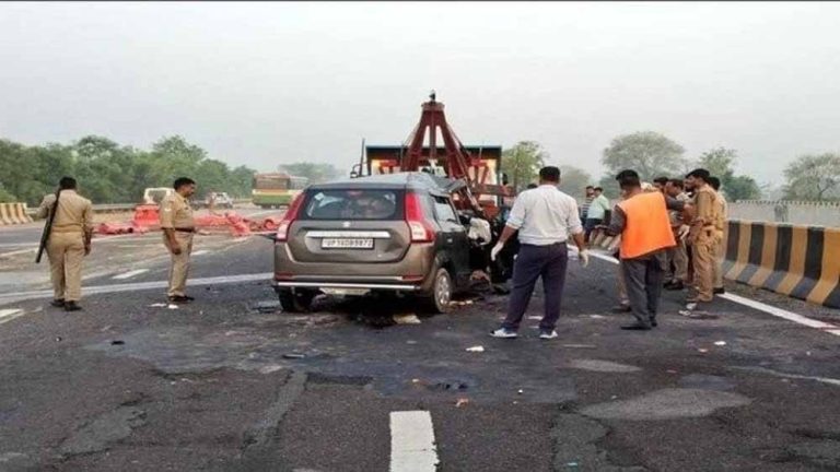 यमुना एक्सप्रेसवे पर एक भीषण सड़क हादसा, दो की मौत, सीएम योगी ने जताया दुख
