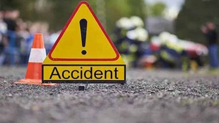 बलरामपुर में दर्दनाक सड़क हादसे में दो लोगों की मौत, तेज रफ्तार कार और ई-रिक्शा की जोरदार टक्कर