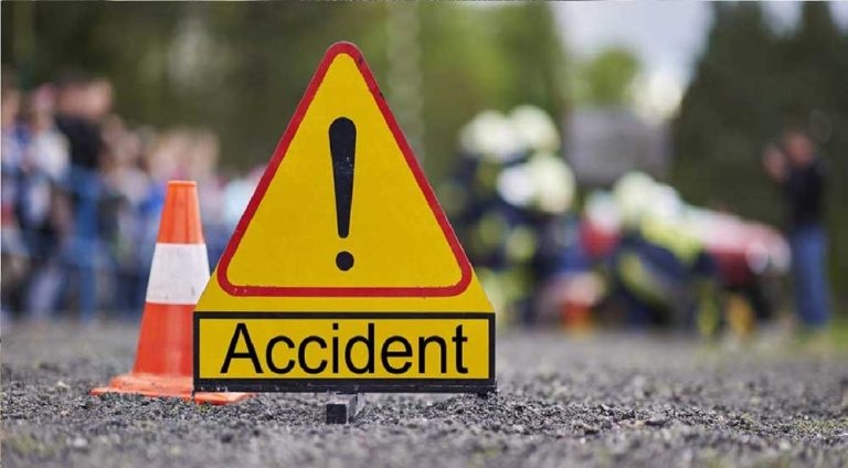 मथुरा में एक्सप्रेस-वे बना मौत का रास्ता, ट्रक से भिड़ी कार, 6 की गई जान