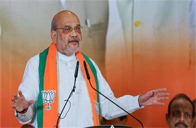 अमित शाह का कांग्रेस पर हमला: ‘नेहरू-गांधी परिवार’ को छोड़ बाकी सभी को भूल जाती है पार्टी