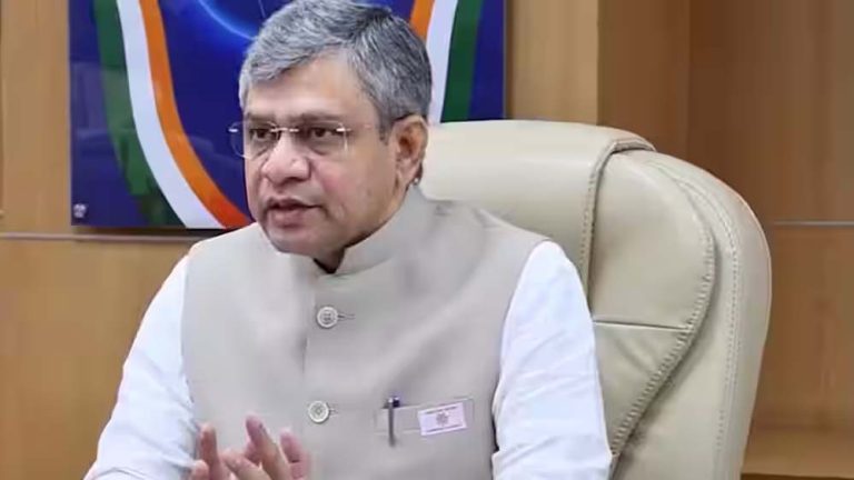 देश में 2024-25 में ट्रेन हादसे घटकर 31 रह गए, 2025 में जून तक में केवल तीन हादसे दर्ज किए गए : मंत्री वैष्णव