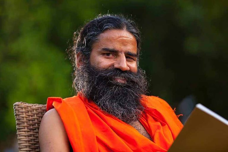 बाबा रामदेव की दो टूक: नेमप्लेट बदलने पर उठाया सवाल, कहा- पूर्वज थे हिंदू