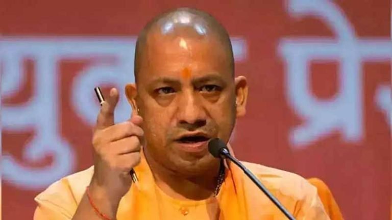 बिजली संकट पर सीएम योगी एक्शन में, अफसरों से मांगा जवाब