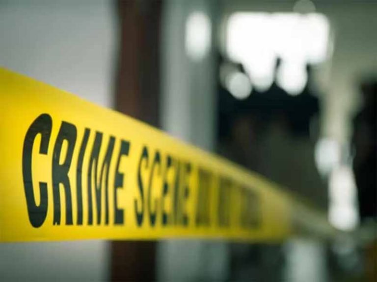टैक्सी स्टैंड पर खूनी संघर्ष: दिल्ली से आया युवक लहूलुहान