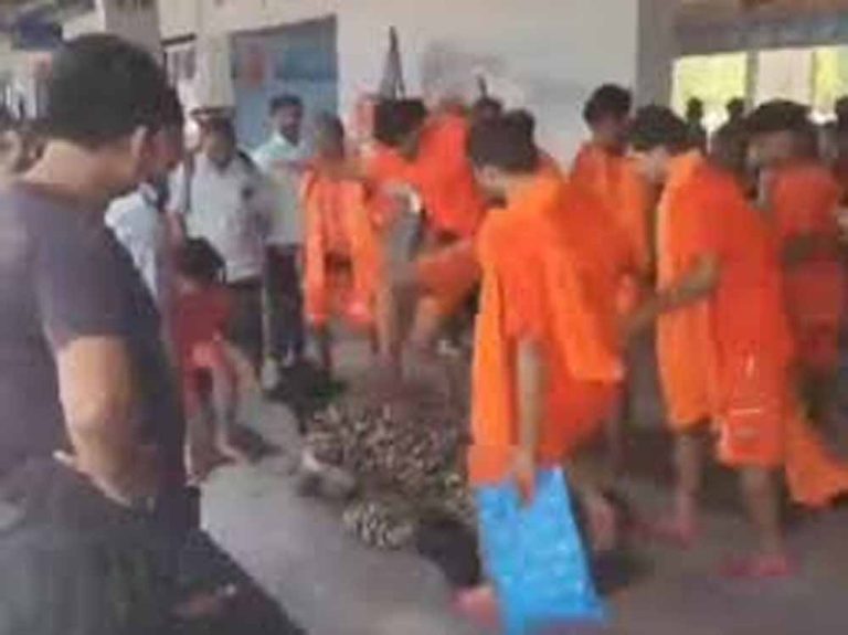 CRPF जवान पर कांवड़ियों का हमला, लात-घूसे चलाए; पुलिस ने किया मामला दर्ज