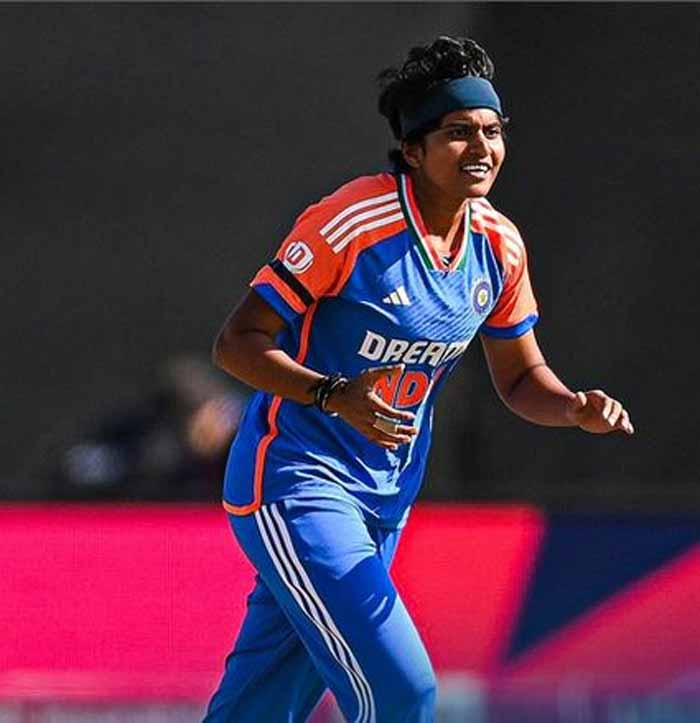 अपनी पहली ही टी20 सीरीज में श्री चरणी ने बनाया अनूठा रिकॉर्ड