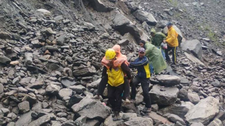 केदारनाथ यात्रा पर ब्रेक! मुनकटिया में भूस्खलन से रास्ता बाधित, बारिश बनी मुसीबत