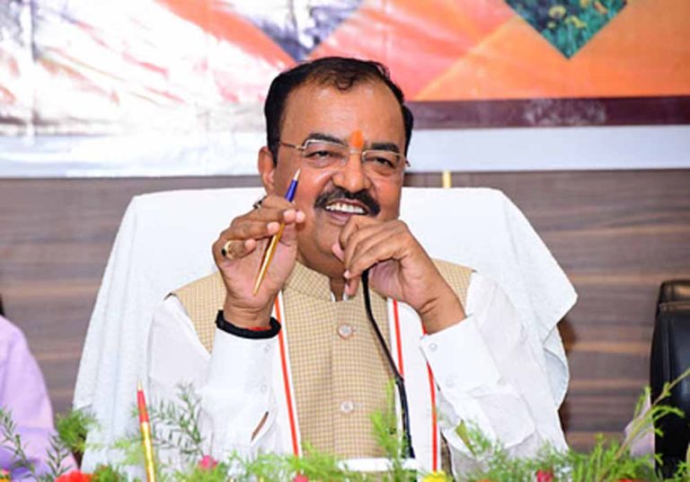 केशव प्रसाद ने कहा- धर्मनिरपेक्ष’ और ‘समाजवाद’ की नकली व झूठी बैसाखियों का सहारा कांग्रेस ने लिया सहारा