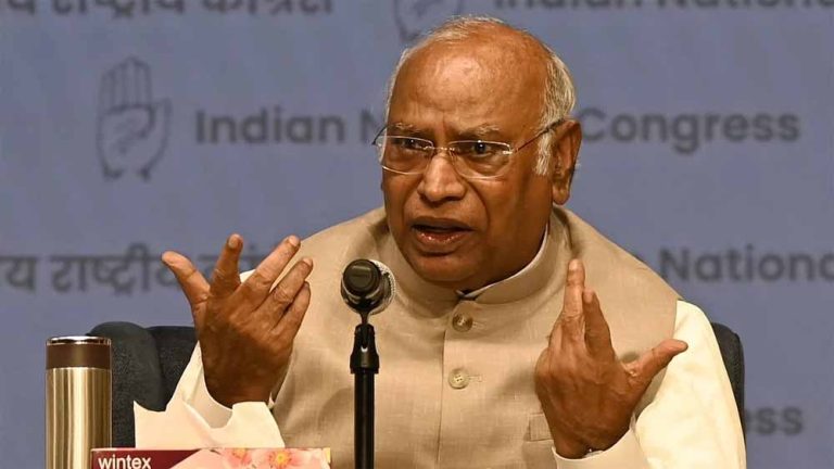 मोदी के विदेशी दौरों पर बरसे खरगे, कहा- मणिपुर की चिंता नहीं