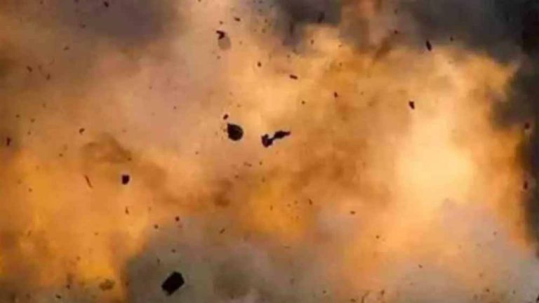 देशी बम बनाते समय हुआ विस्फोट, एक की जान गई, दूसरा जिंदगी की जंग में