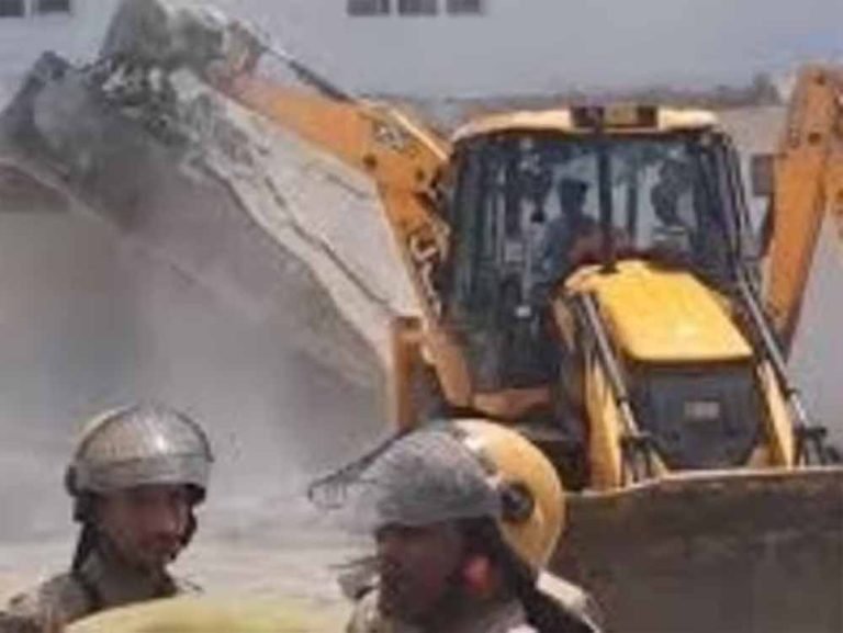 झांगुर बाबा की आलीशान कोठी जमींदोज, योगी सरकार का अवैध धर्मांतरण पर बड़ा कदम