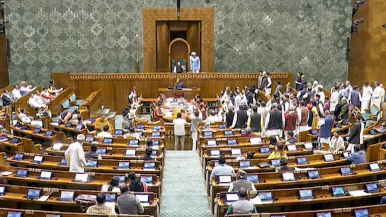 क्या सांसदों के लिए अलग नियम? अटेंडेंस सिस्टम में भेदभाव का आरोप
