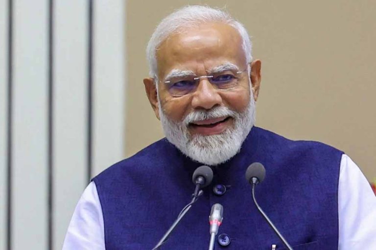 आज PM मोदी रवाना होंगे ब्रिटेन दौरे पर—स्टार्मर से मुलाकात और फ्री‑ट्रेड डील पर हस्ताक्षर