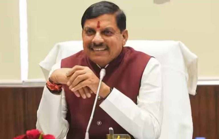 सीएम ने कहा- माखनलाल विश्वविद्यालय में साइबर और आर्टिफिशियल इंटेलीजेंस पर केंद्रित पाठ्यक्रम आरंभ किए जाएं