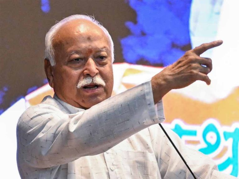 ’75 के बाद रिटायर हो जाना चाहिए’ – मोहन भागवत का बयान किसके लिए था?