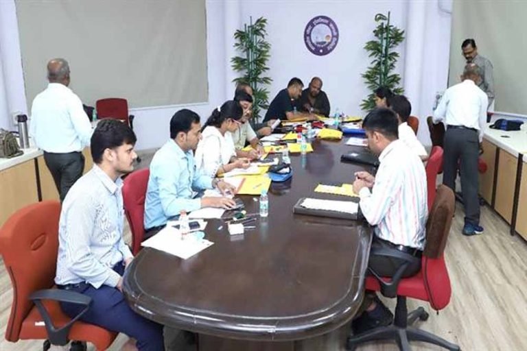 सरकारी नौकरी पाने की खुशी चेहरों पर झलकी, एम.पी. ट्रांसको में चयनित अभ्यर्थियों ने कराए दस्तावेजों के भौतिक परीक्षण