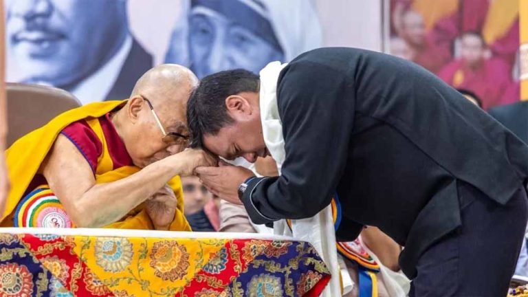 पेमा खांडू का चीन पर निशाना, बोले – अगला दलाई लामा स्वतंत्र लोकतांत्रिक देश से होगा