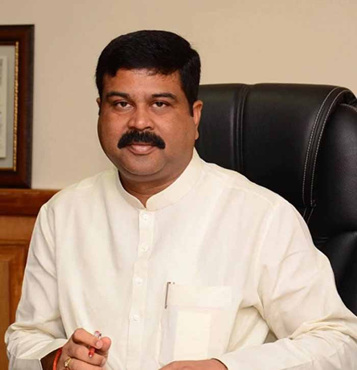 धर्मेंद्र प्रधान का तंज – राहुल गांधी सिर्फ स्क्रिप्ट पढ़ते हैं, ज्ञान नहीं है अपना