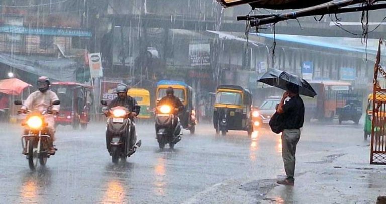 झमाझम बारिश से बदले हालात, प्रदेश के कई जिलों में बाढ़ जैसे हालात