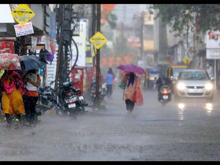 मेघों की मेहरबानी से खिले मंत्री, बारिश को बताया देव कृपा