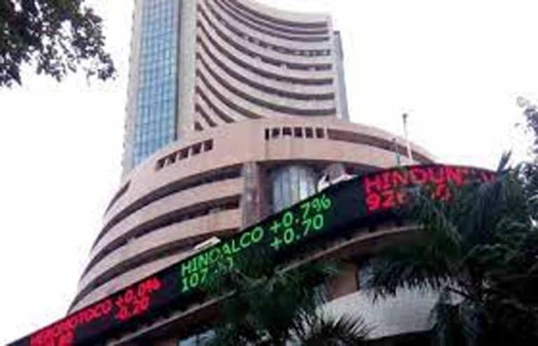 सपाट बंद हुआ शेयर बाजार, बैंकिंग सेक्टर में खरीदारी हावी