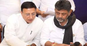 डीके शिवकुमार की कोशिश नाकाम, सुरजेवाला ने साफ कहा – CM नहीं बदलेगा
