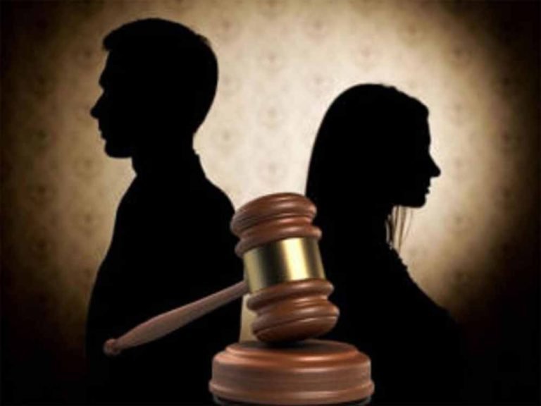 एक के बाद एक तीन निकाह: इंस्पेक्टर ने पहले पत्नी को छोड़ा नहीं, फिर दो बार और रचाई शादी